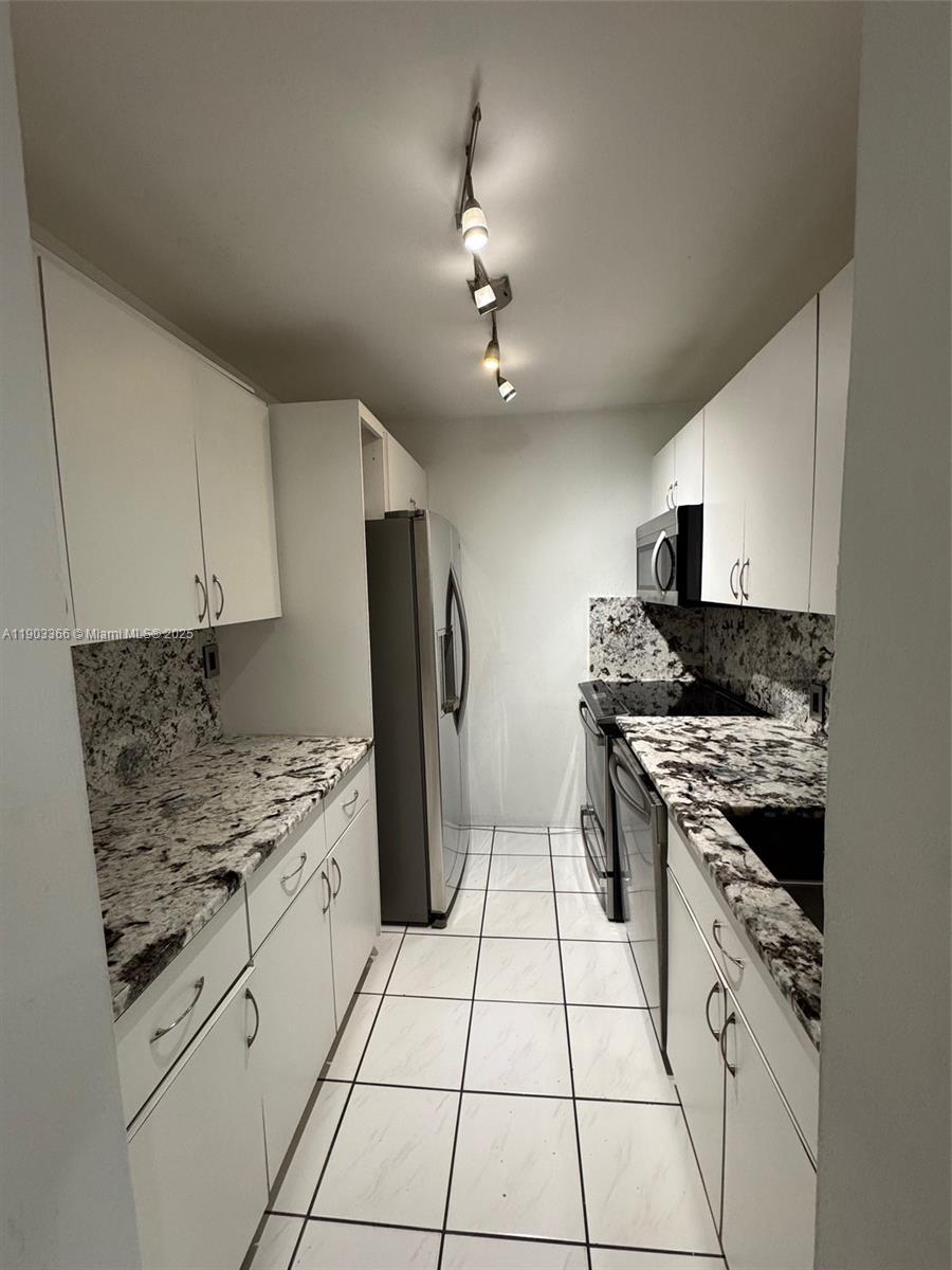 THE TERRACES CONDO PH II - Residential Lease