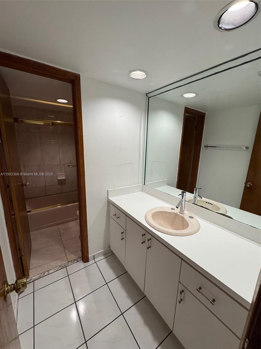 THE TERRACES CONDO PH II - Residential Lease