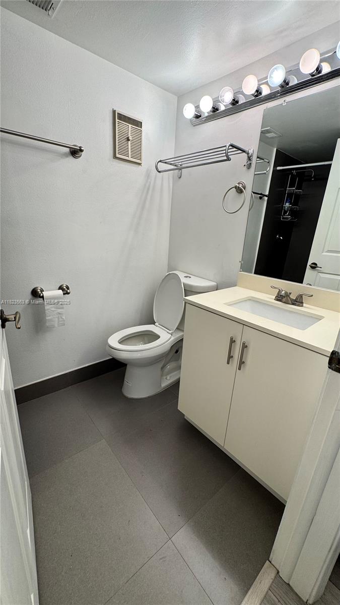 SUNRISE LAKES 187 CONDO - Residential