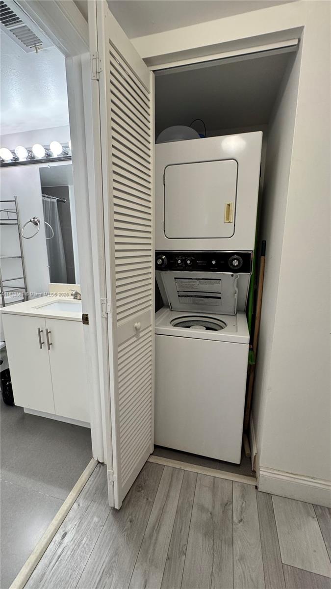 SUNRISE LAKES 187 CONDO - Residential