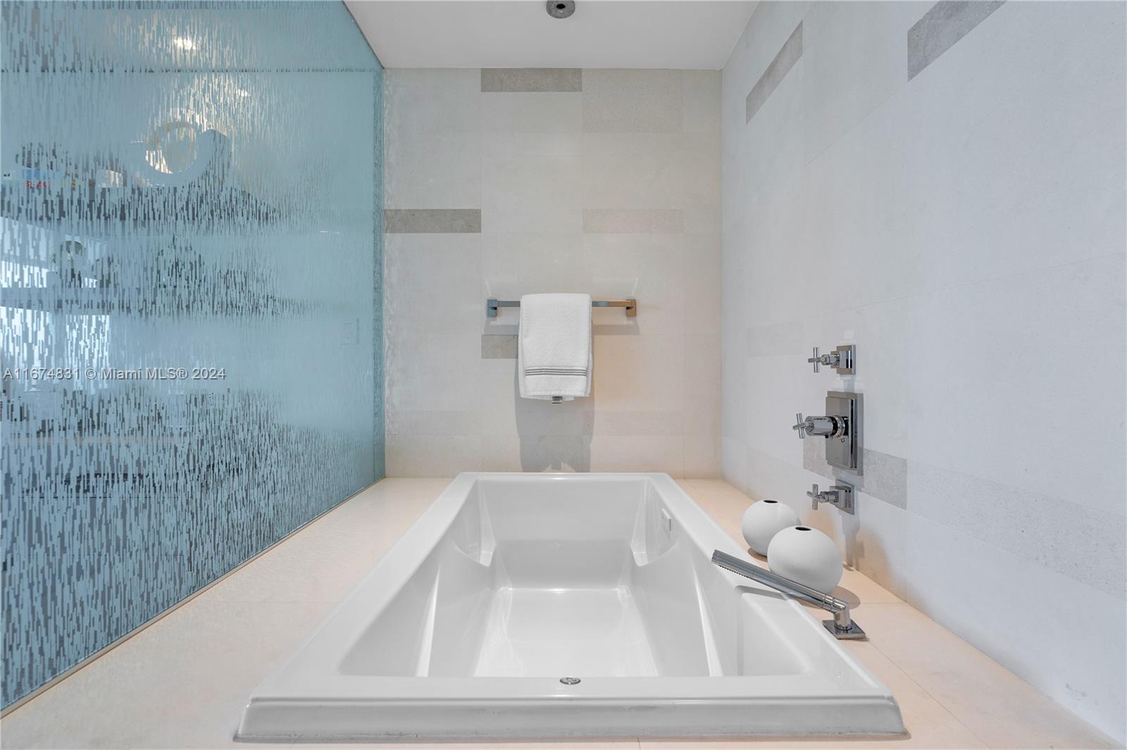 THE CARIBBEAN CONDO - Residential