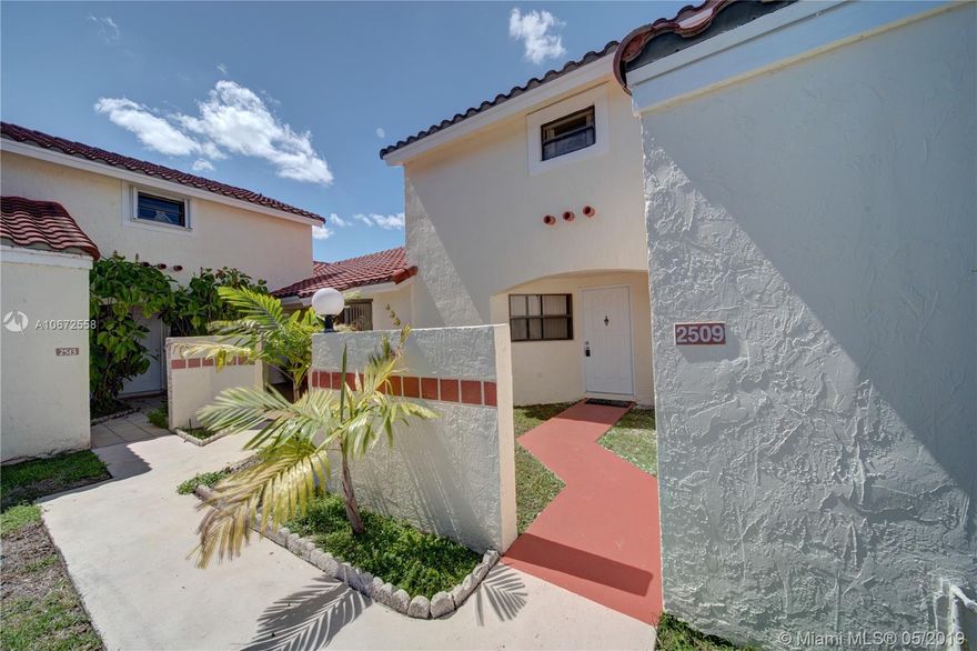 Beautiful Lakefront 3 Bedrooms / 2 Bathroom Townhome with 1 bedroom and bathroom on the first floor. Freshly painted inside and out. Living area features high ceiling and a bright open space. Master bedroom has a walk-in closet and balcony with a view to the lake. There is a covered screened patio and yard with more gorgeous tranquil views to the lake. Very well managed and maintained community with security patrol and community pool. Easy to show and ready for move in after association approval.