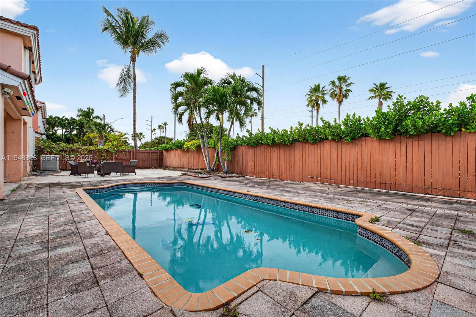 KENDALL COUNTRY ESTATES - Residential