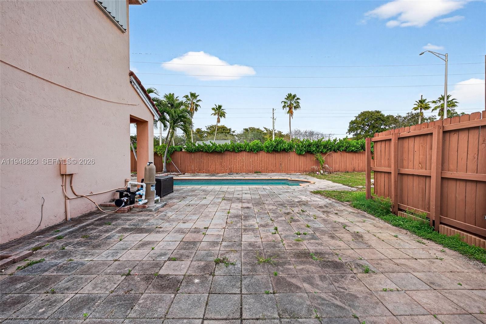 KENDALL COUNTRY ESTATES - Residential