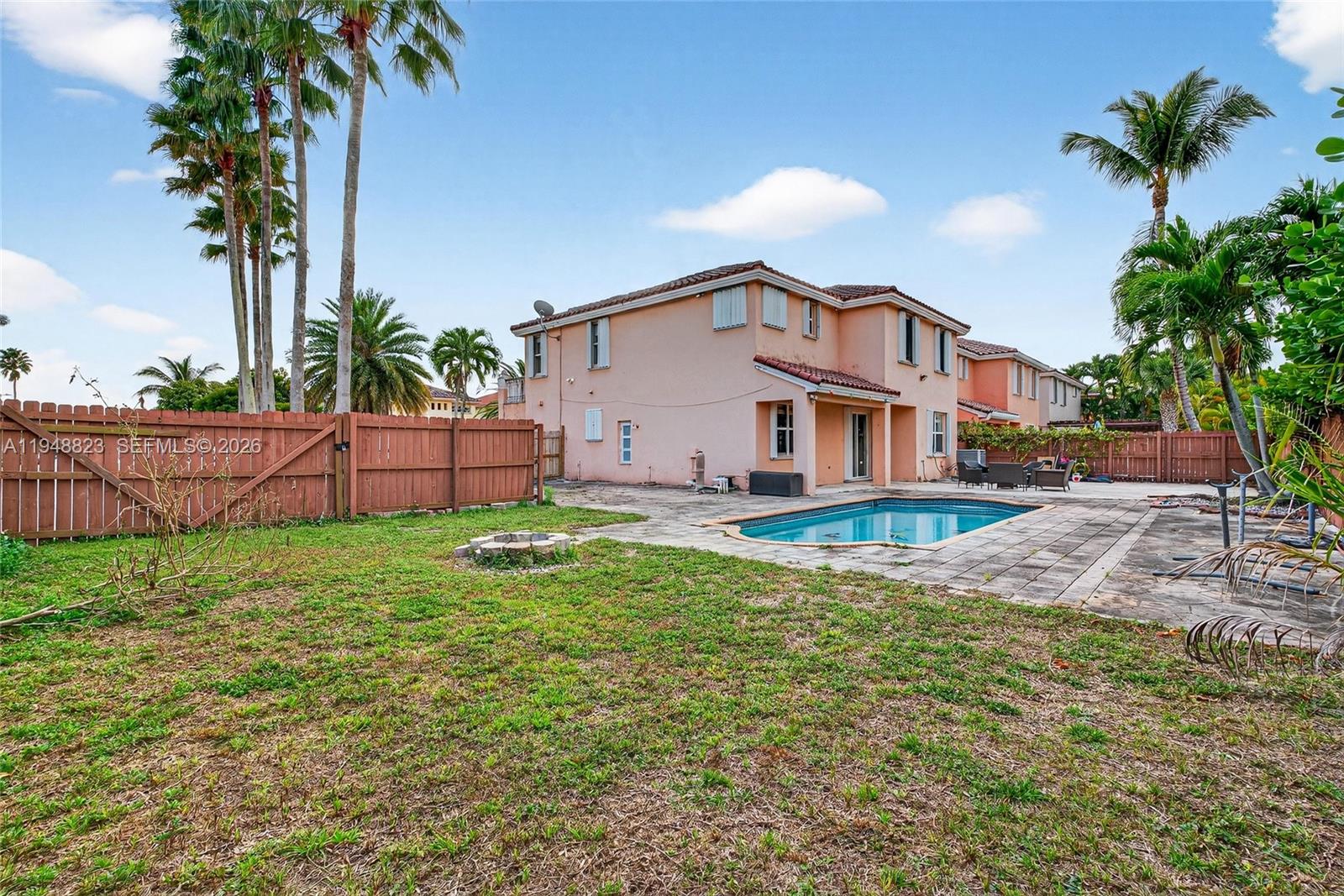 KENDALL COUNTRY ESTATES - Residential