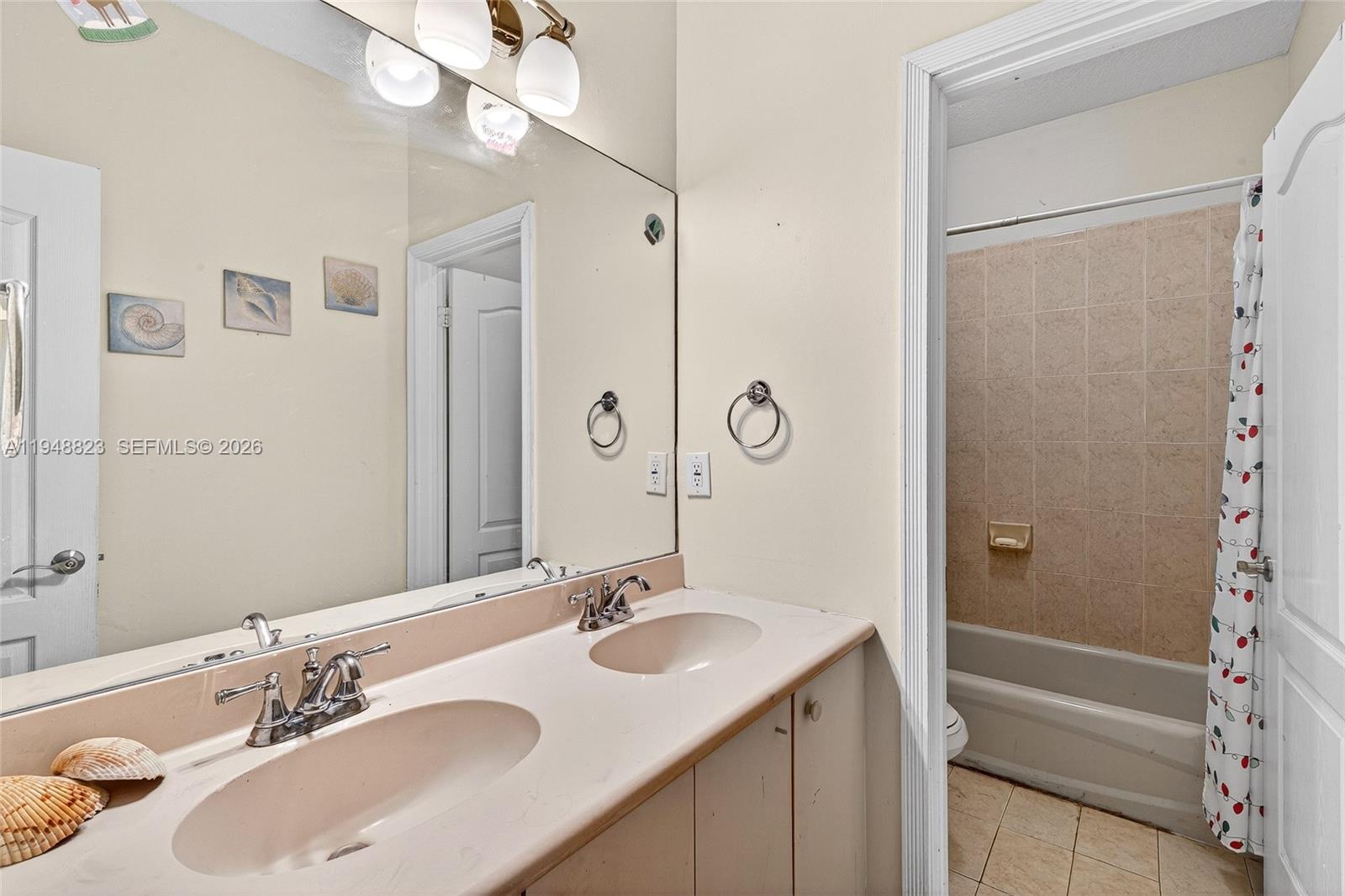 KENDALL COUNTRY ESTATES - Residential