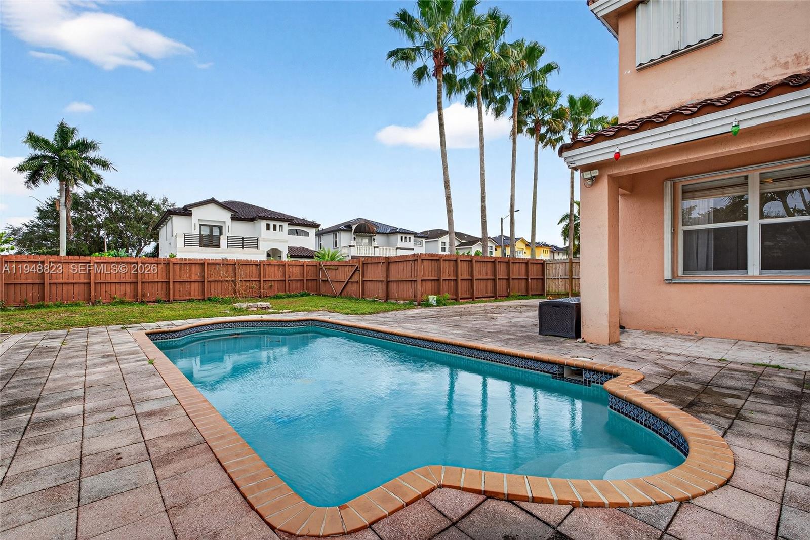 KENDALL COUNTRY ESTATES - Residential