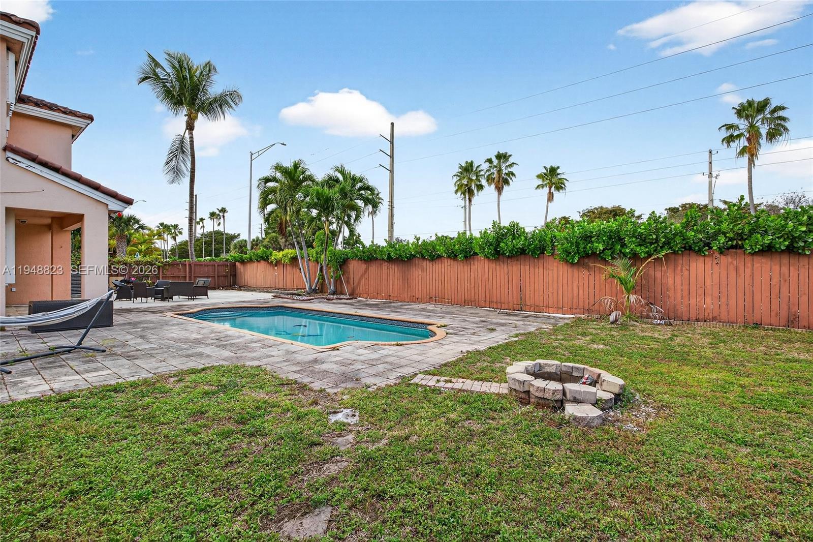 KENDALL COUNTRY ESTATES - Residential