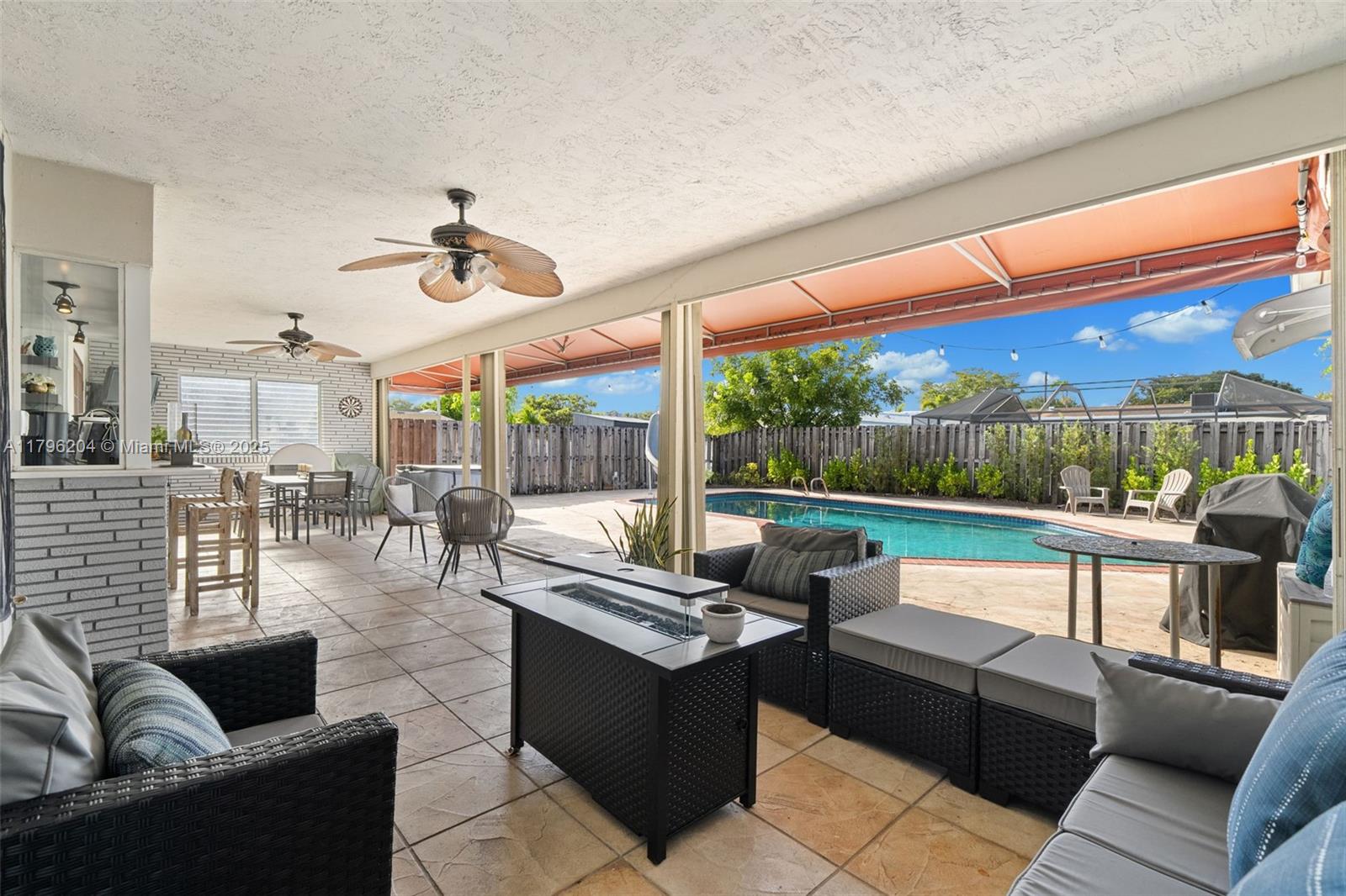 HOLLYWOOD HILLS 1965 - Residential