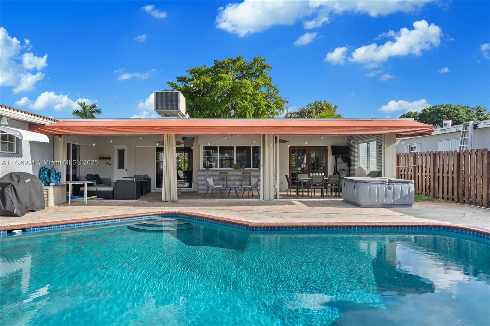 HOLLYWOOD HILLS 1965 - Residential