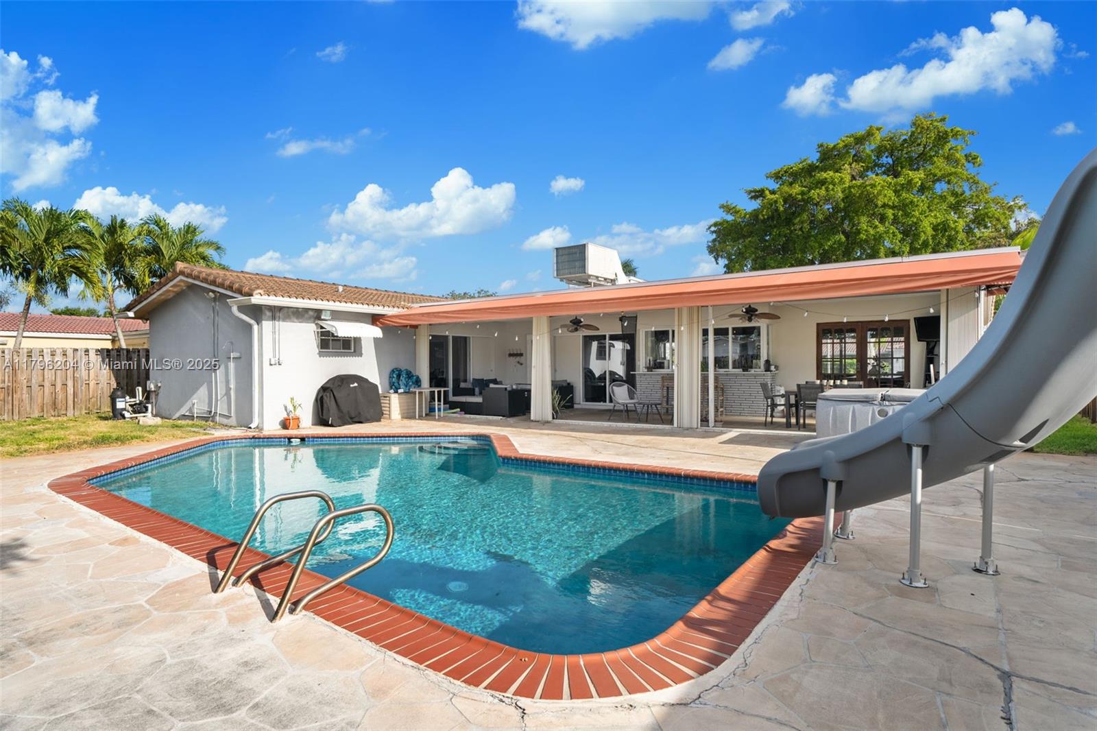 HOLLYWOOD HILLS 1965 - Residential