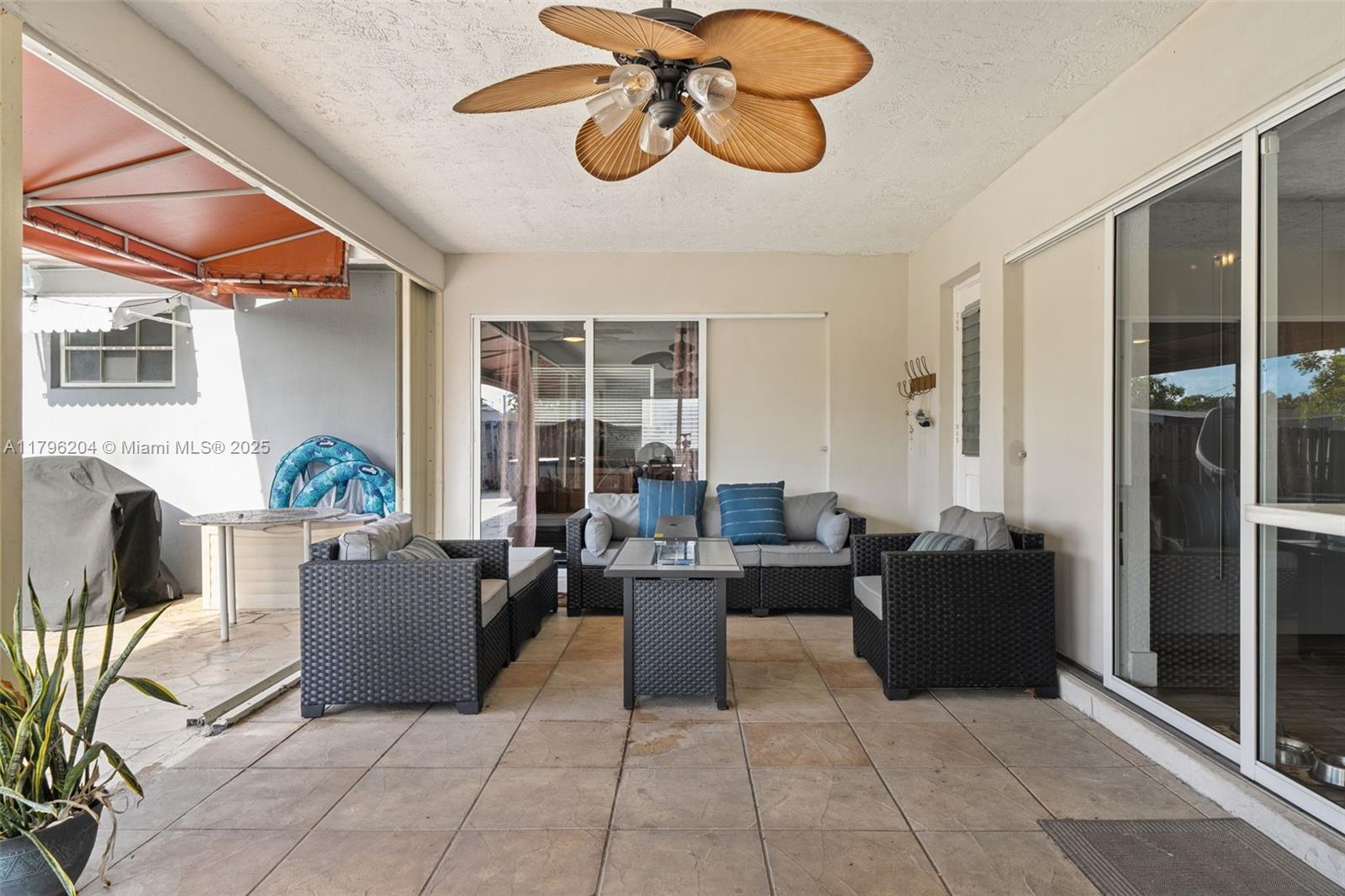 HOLLYWOOD HILLS 1965 - Residential