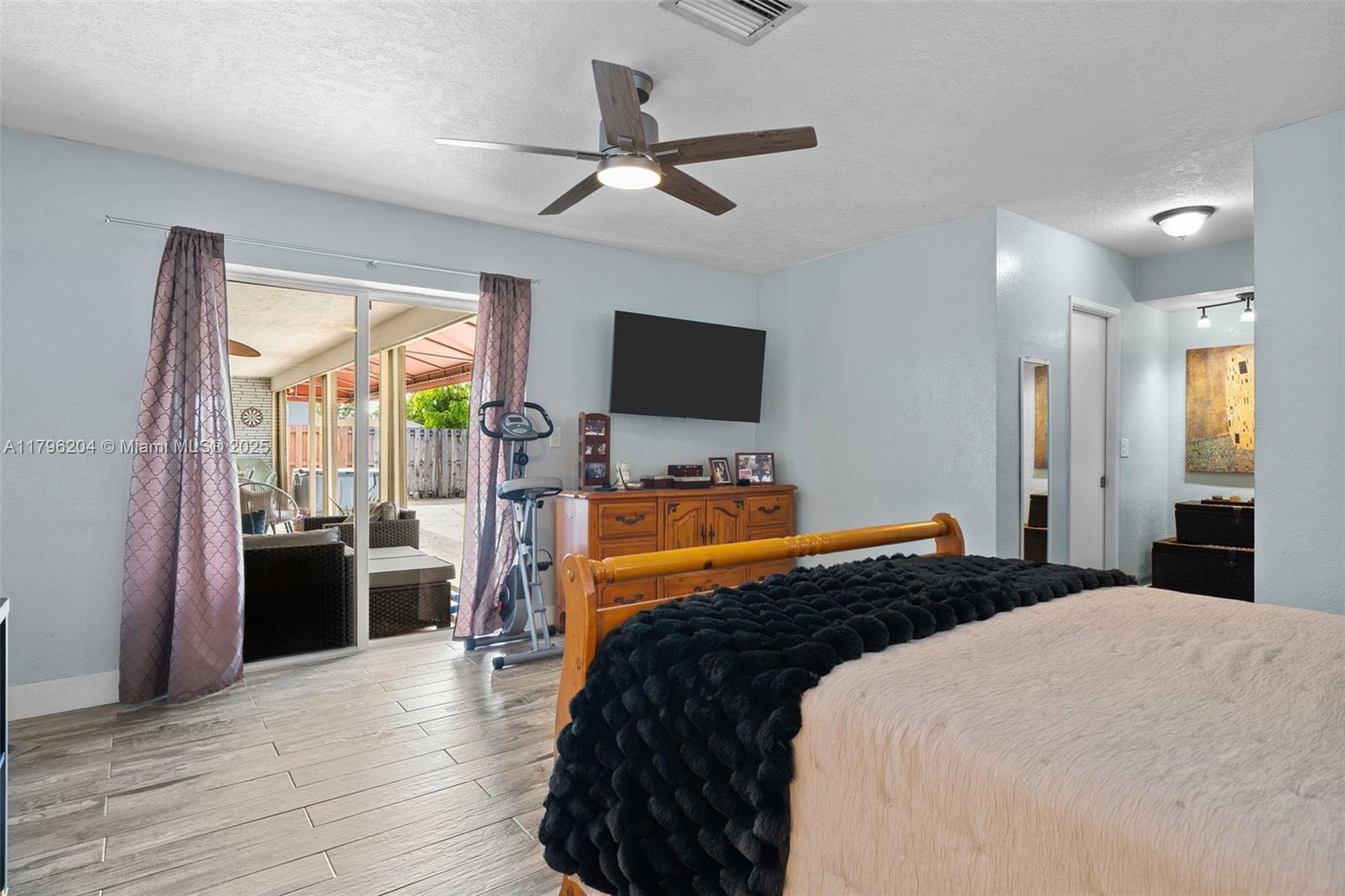 HOLLYWOOD HILLS 1965 - Residential