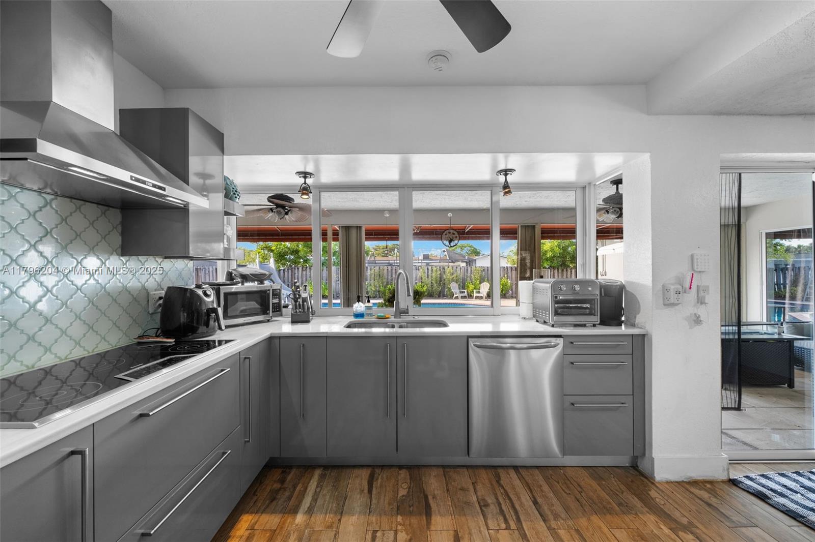 HOLLYWOOD HILLS 1965 - Residential