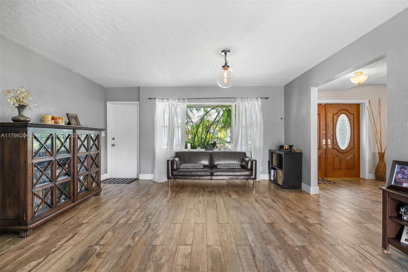 HOLLYWOOD HILLS 1965 - Residential