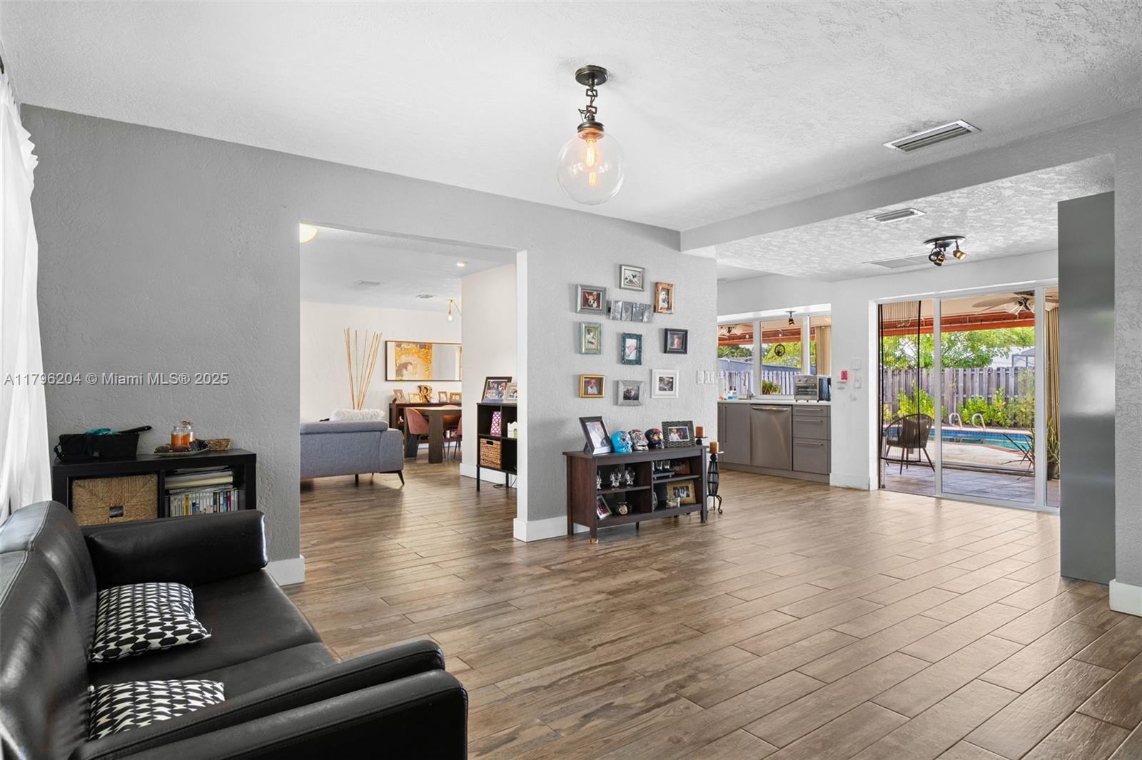 HOLLYWOOD HILLS 1965 - Residential