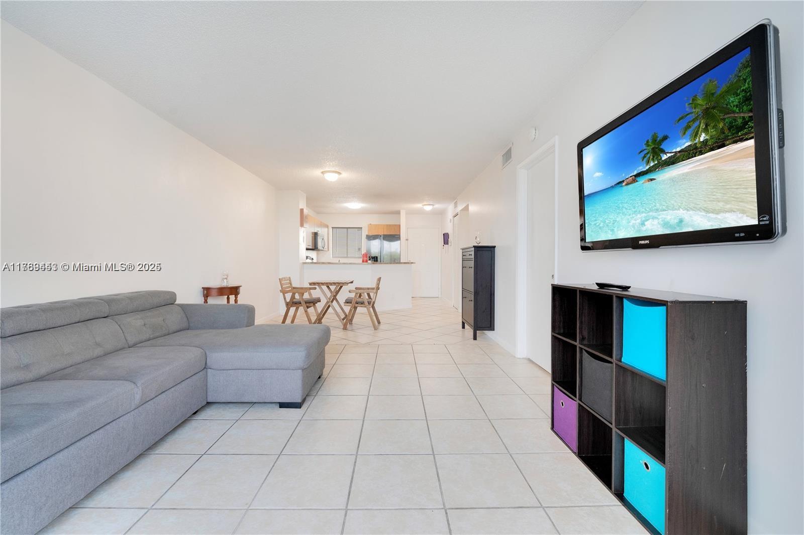 LAKESHORE AT UNIVERSITY P - Residential