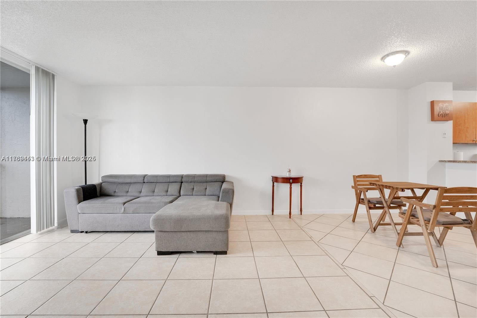 LAKESHORE AT UNIVERSITY P - Residential