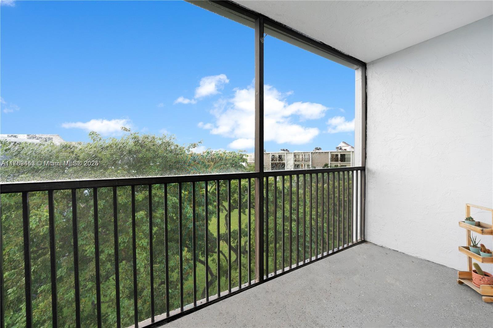 LAKESHORE AT UNIVERSITY P - Residential
