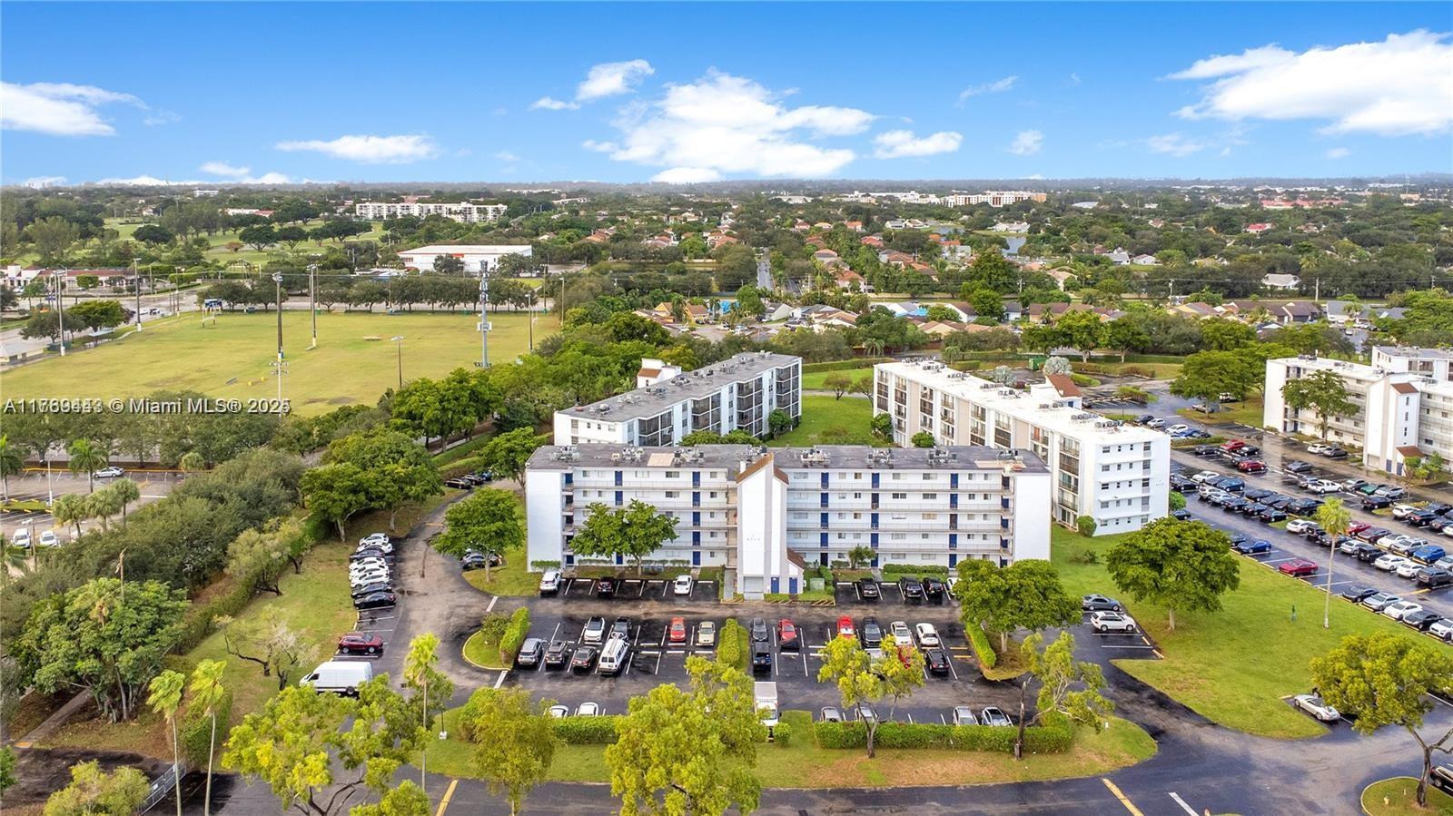 LAKESHORE AT UNIVERSITY P - Residential