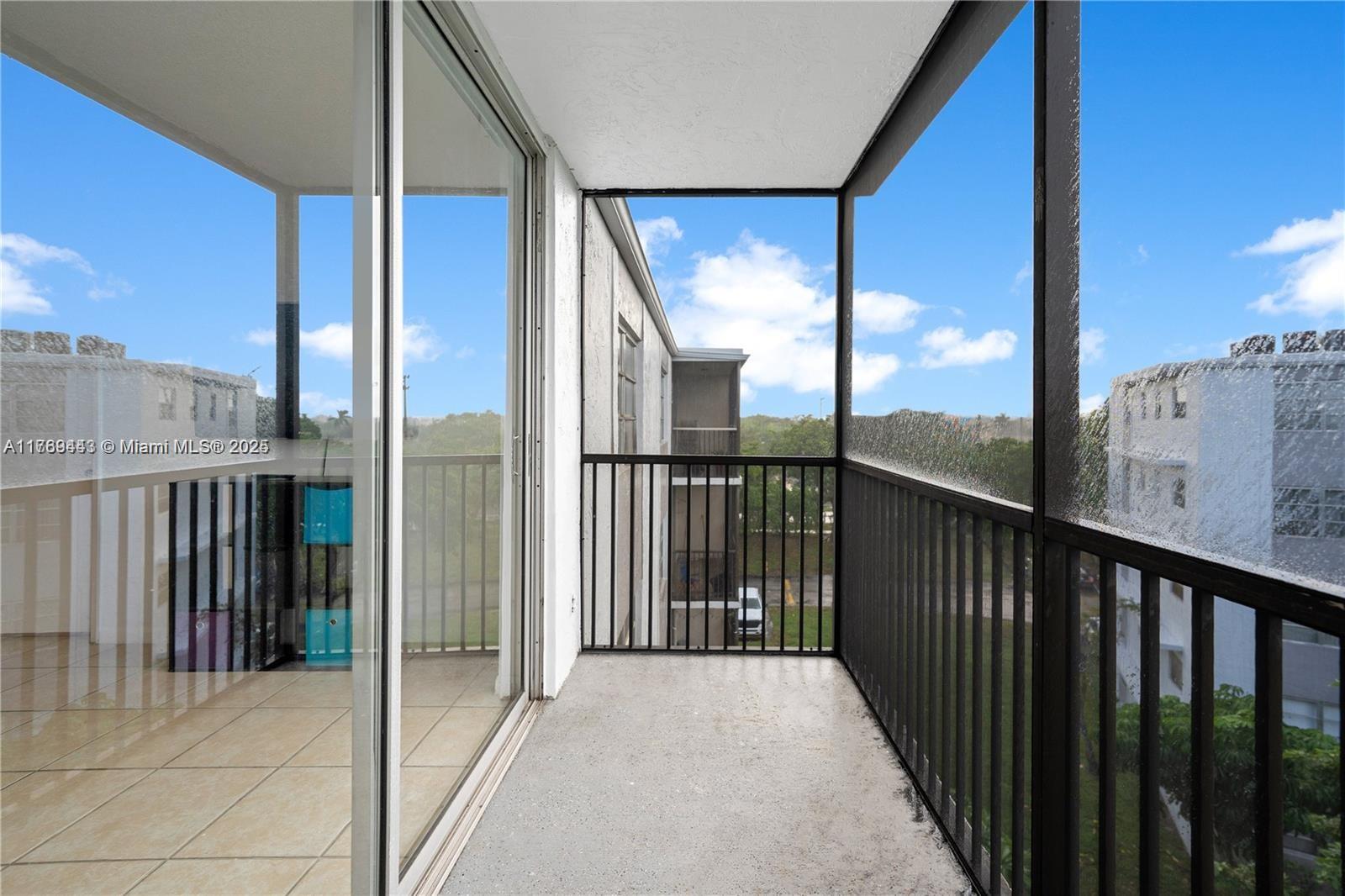 LAKESHORE AT UNIVERSITY P - Residential