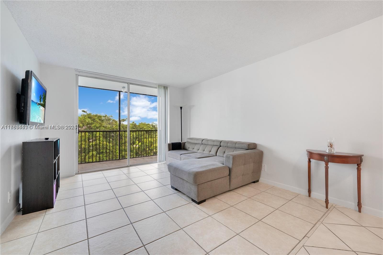 LAKESHORE AT UNIVERSITY P - Residential