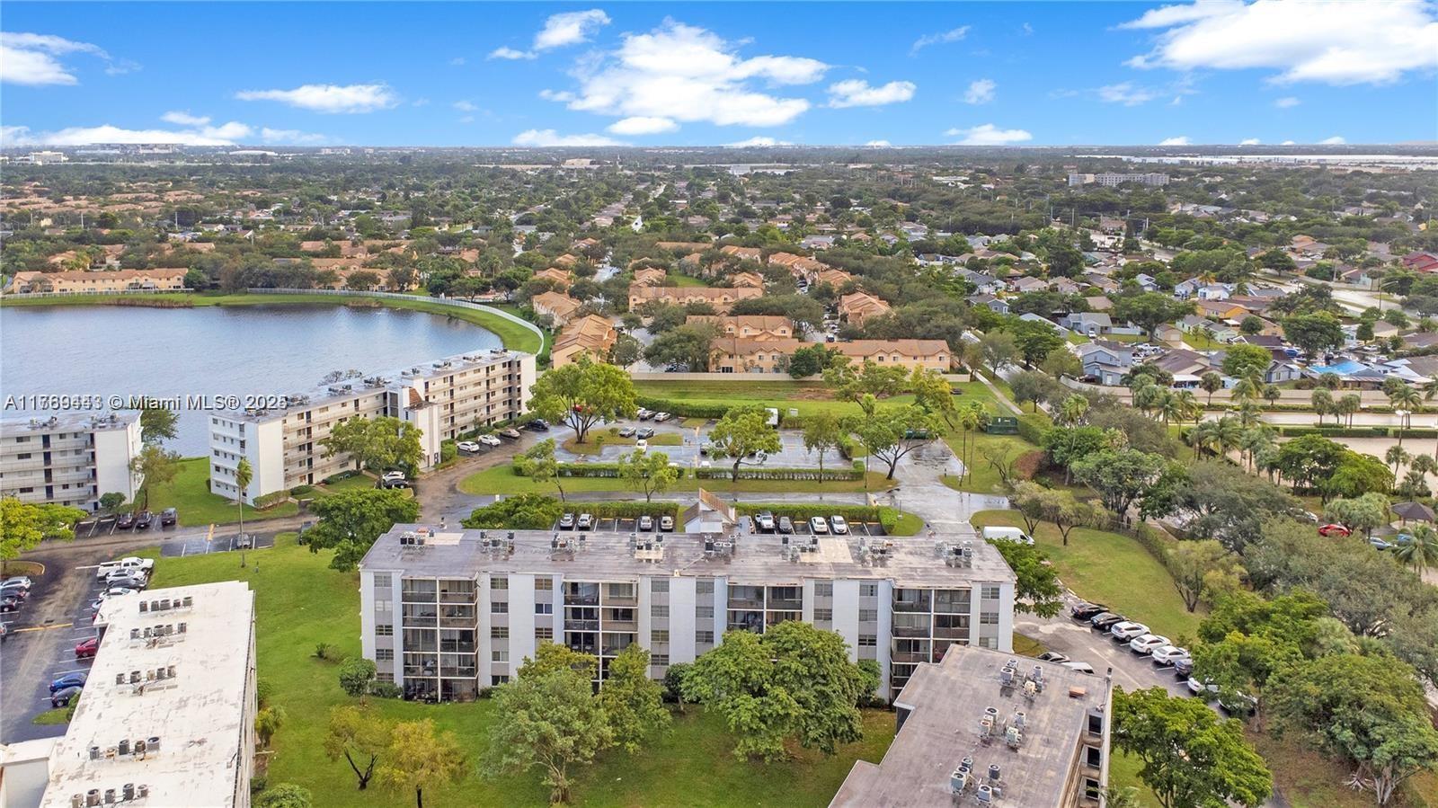 LAKESHORE AT UNIVERSITY P - Residential