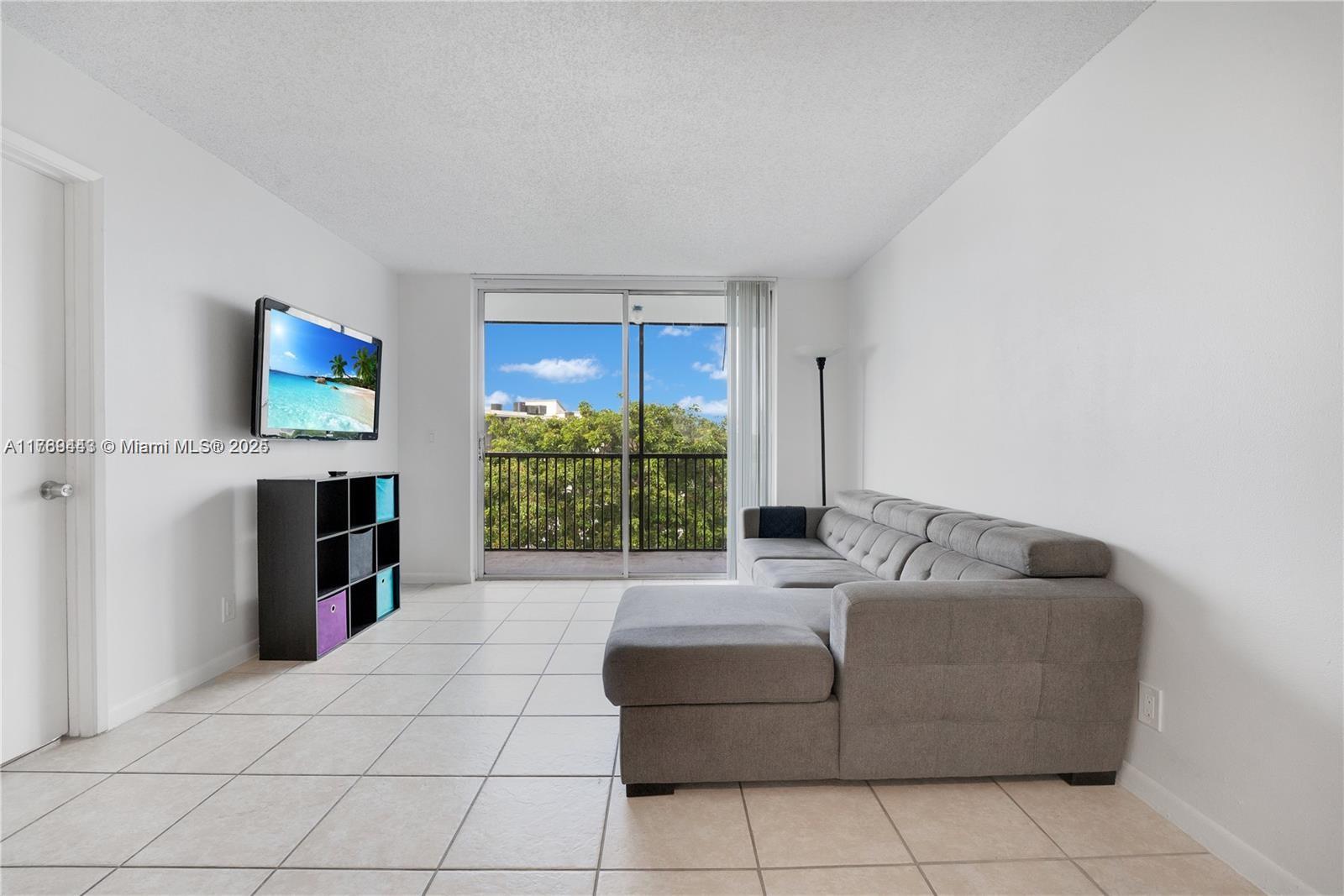 LAKESHORE AT UNIVERSITY P - Residential