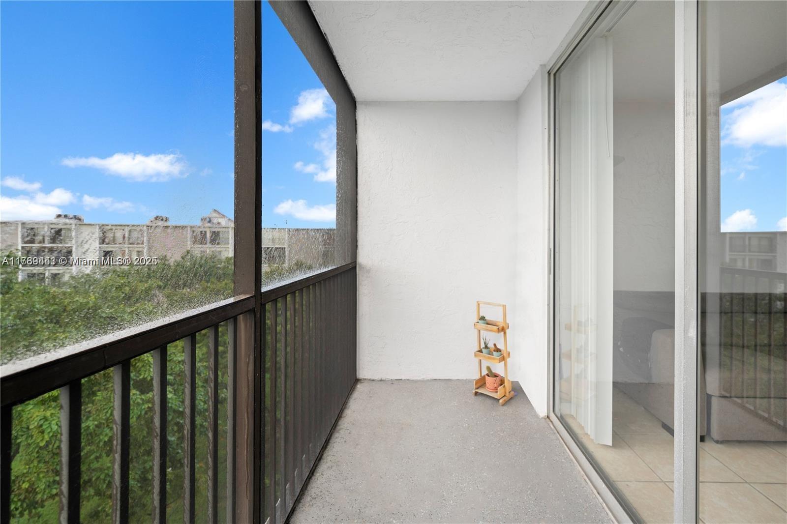 LAKESHORE AT UNIVERSITY P - Residential