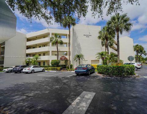 3138 VIA POINCIANA 105 Lake Worth FL 33467