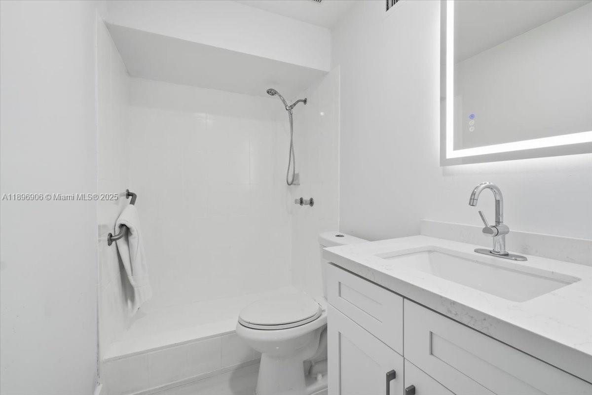 WINDSONG LAKES CONDO - Residential Lease