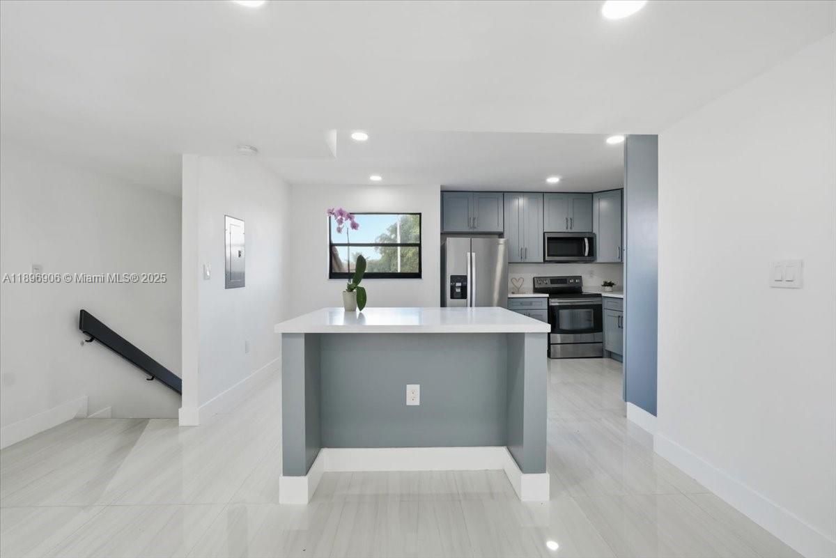 Stunning Villa, ELEGANTLY REMODELED with open floor plan layout for a beautiful family. Porcelain floors throughout the unit, new kitchen and bathrooms to welcome the new tenants. Three spacious bedrooms and 2.5 bathrooms on second floor, half bathroom on first floor. Property has lots of natural light in addition to a huge balcony with beautiful lake view. Community has club house and tennis courts for family enjoyment. Easy to show