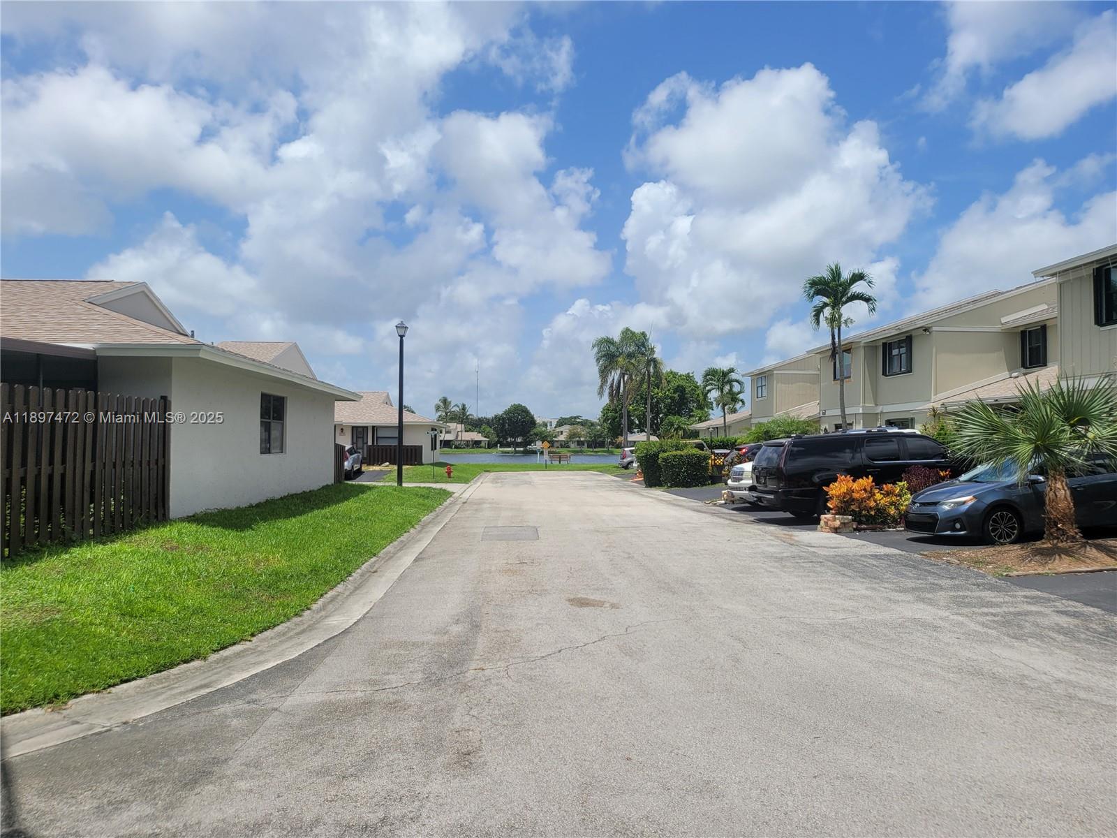 COUNTRY LAKE - Residential Lease