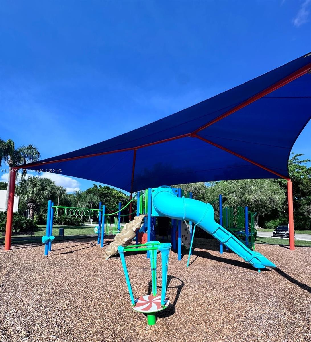 COUNTRY LAKE - Residential Lease