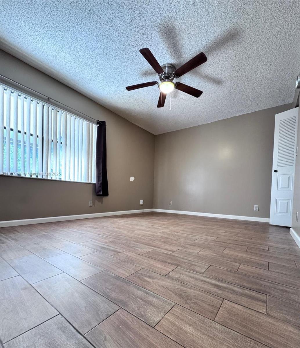 COUNTRY LAKE - Residential Lease