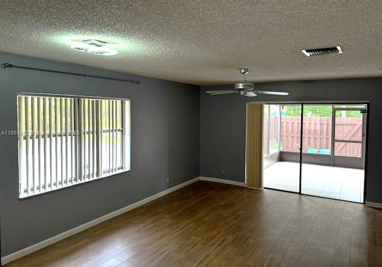 COUNTRY LAKE - Residential Lease