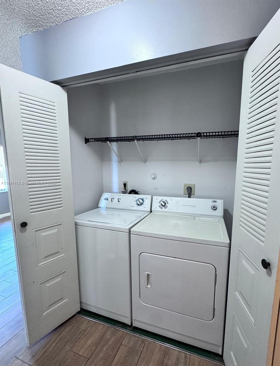 COUNTRY LAKE - Residential Lease