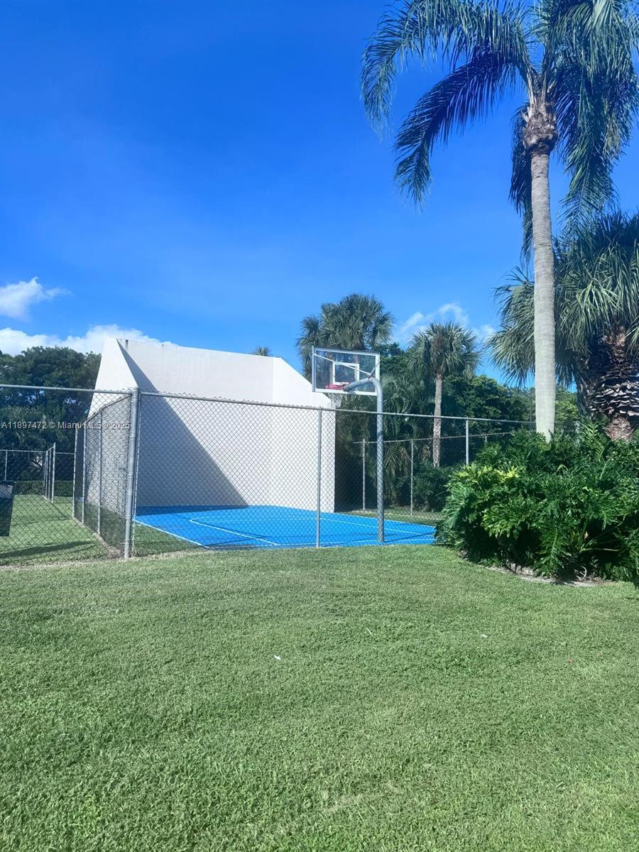 COUNTRY LAKE - Residential Lease