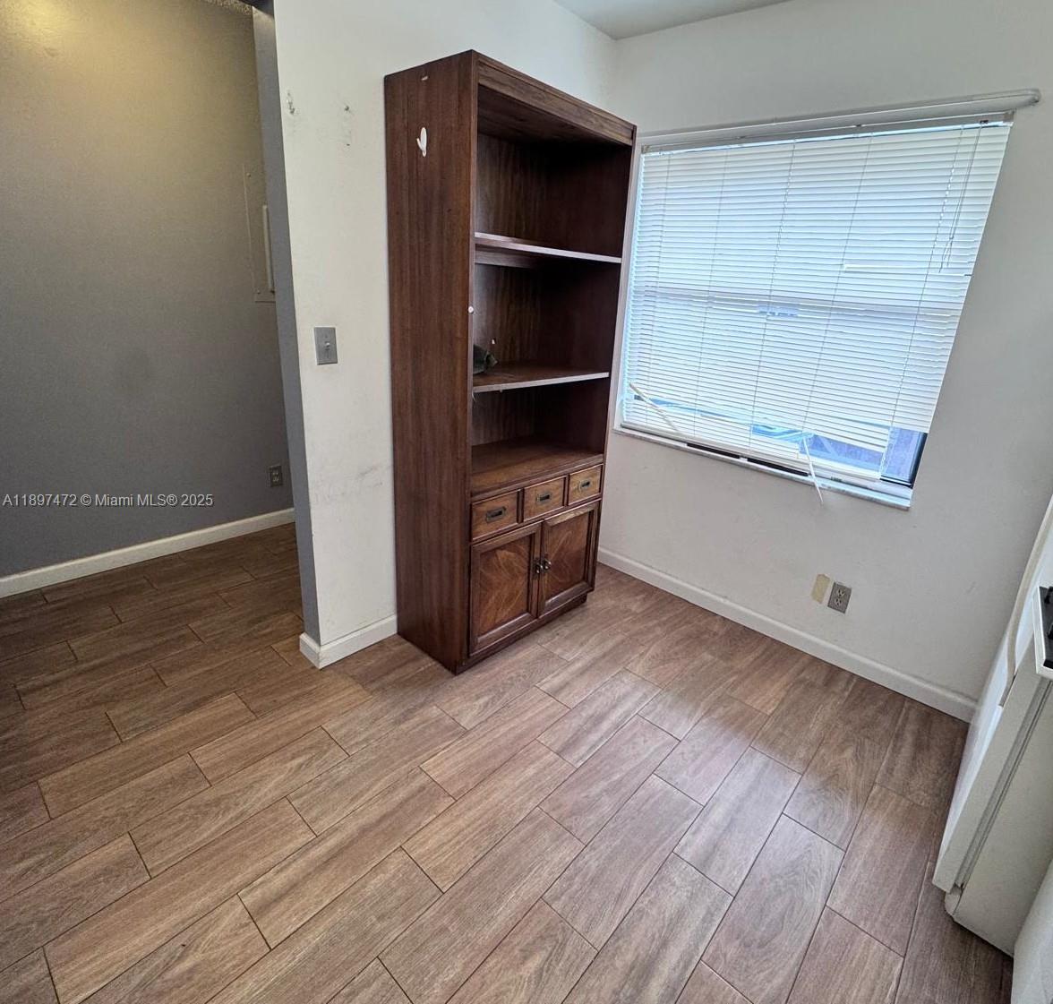 COUNTRY LAKE - Residential Lease