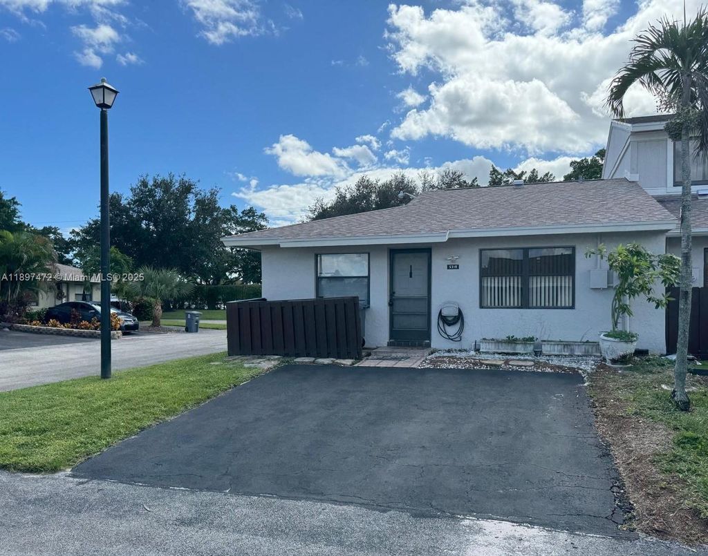 Photo of 5318 N Tennis Ln #5318, Delray Beach, FL 33484 (MLS # A11897472)