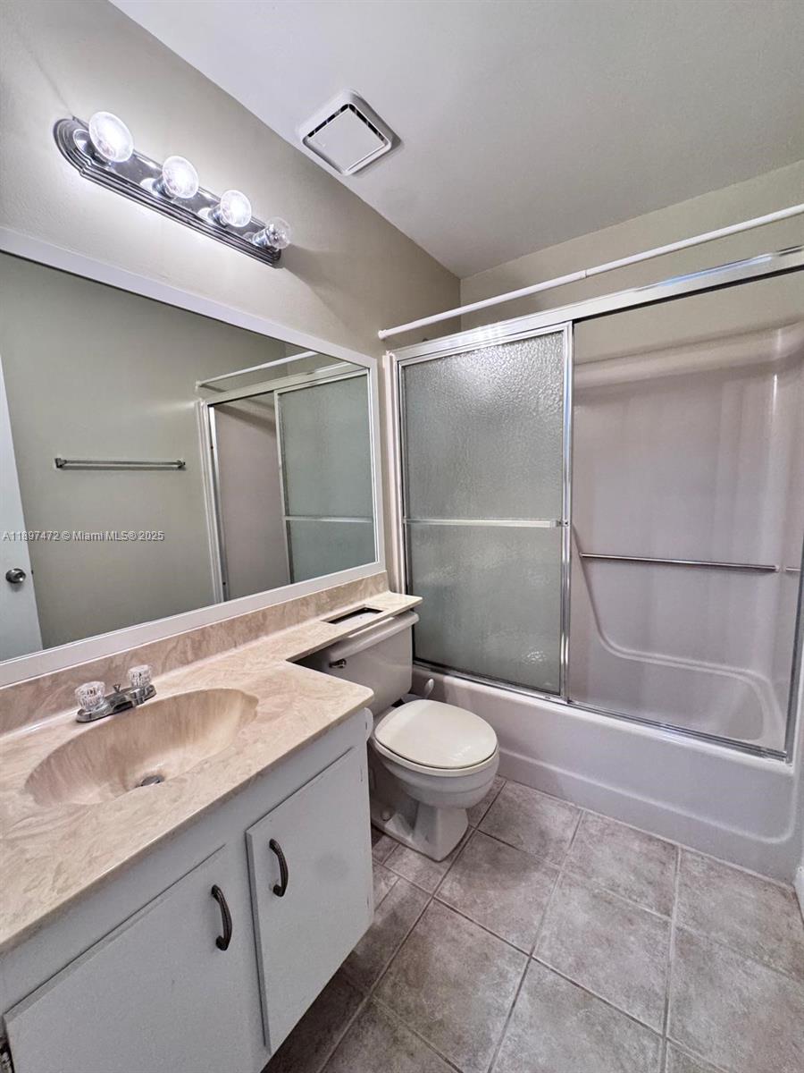 COUNTRY LAKE - Residential Lease