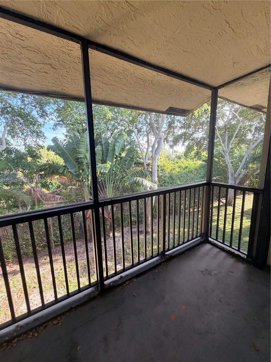 TIVOLI TRACE CONDO NO 5 - Residential