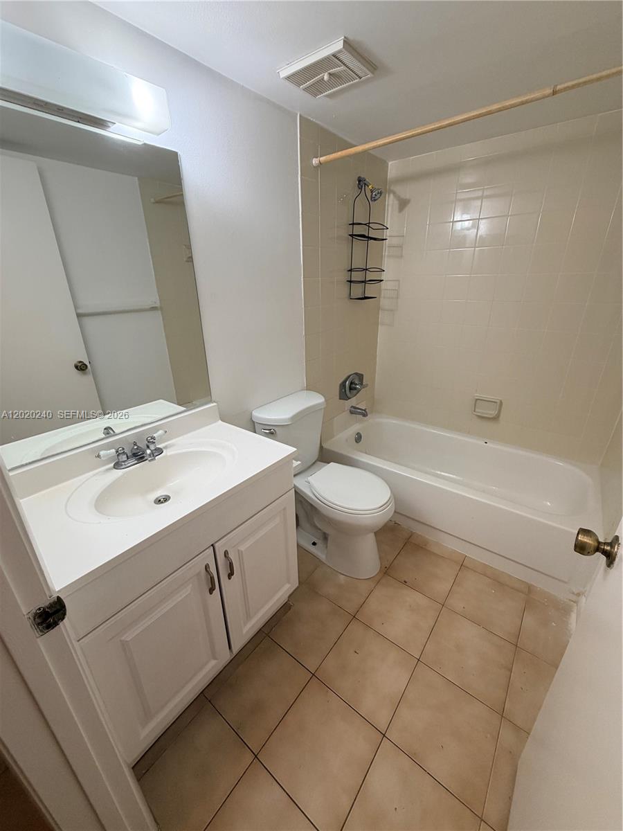 TIVOLI TRACE CONDO NO 5 - Residential