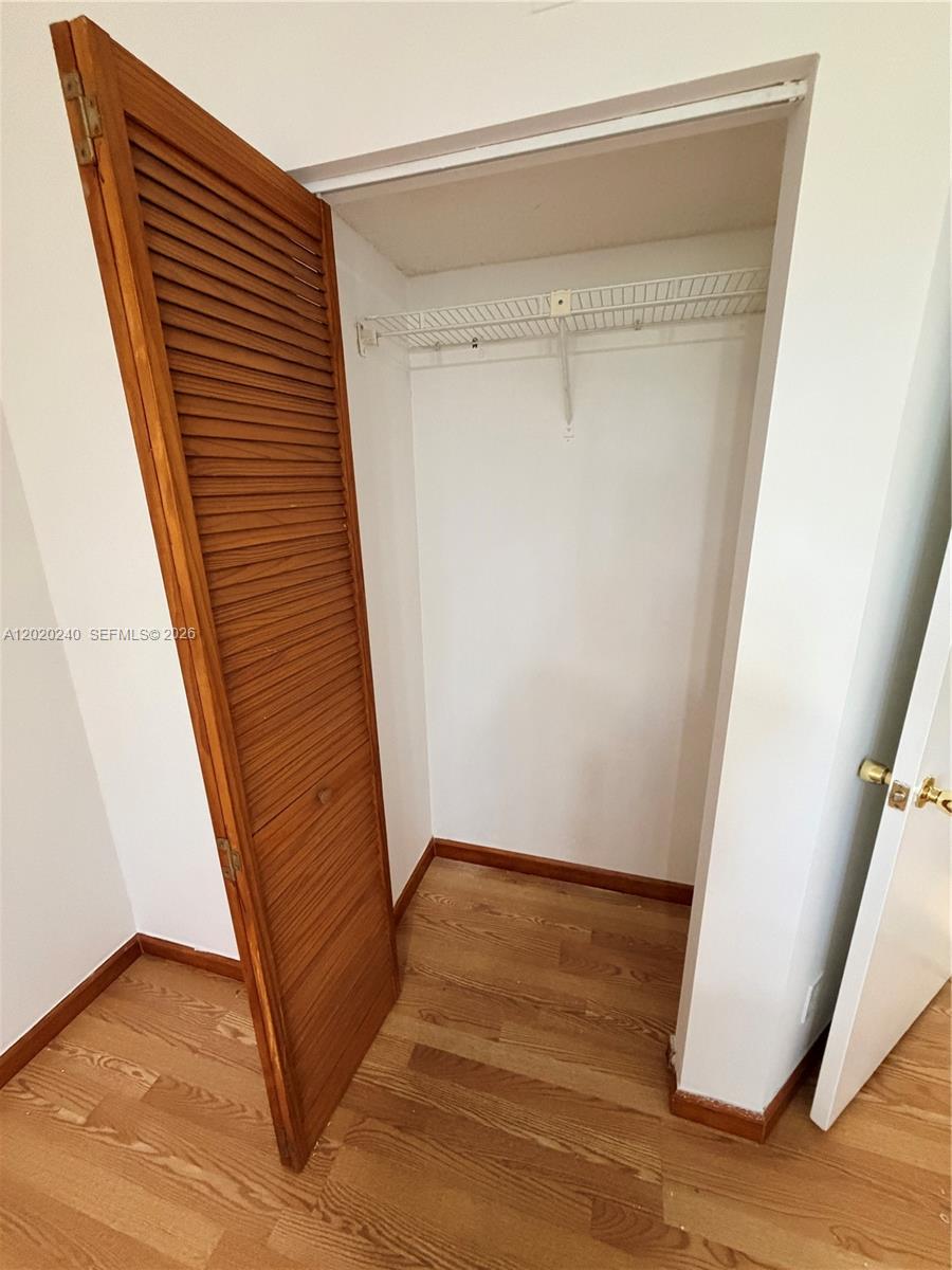 TIVOLI TRACE CONDO NO 5 - Residential