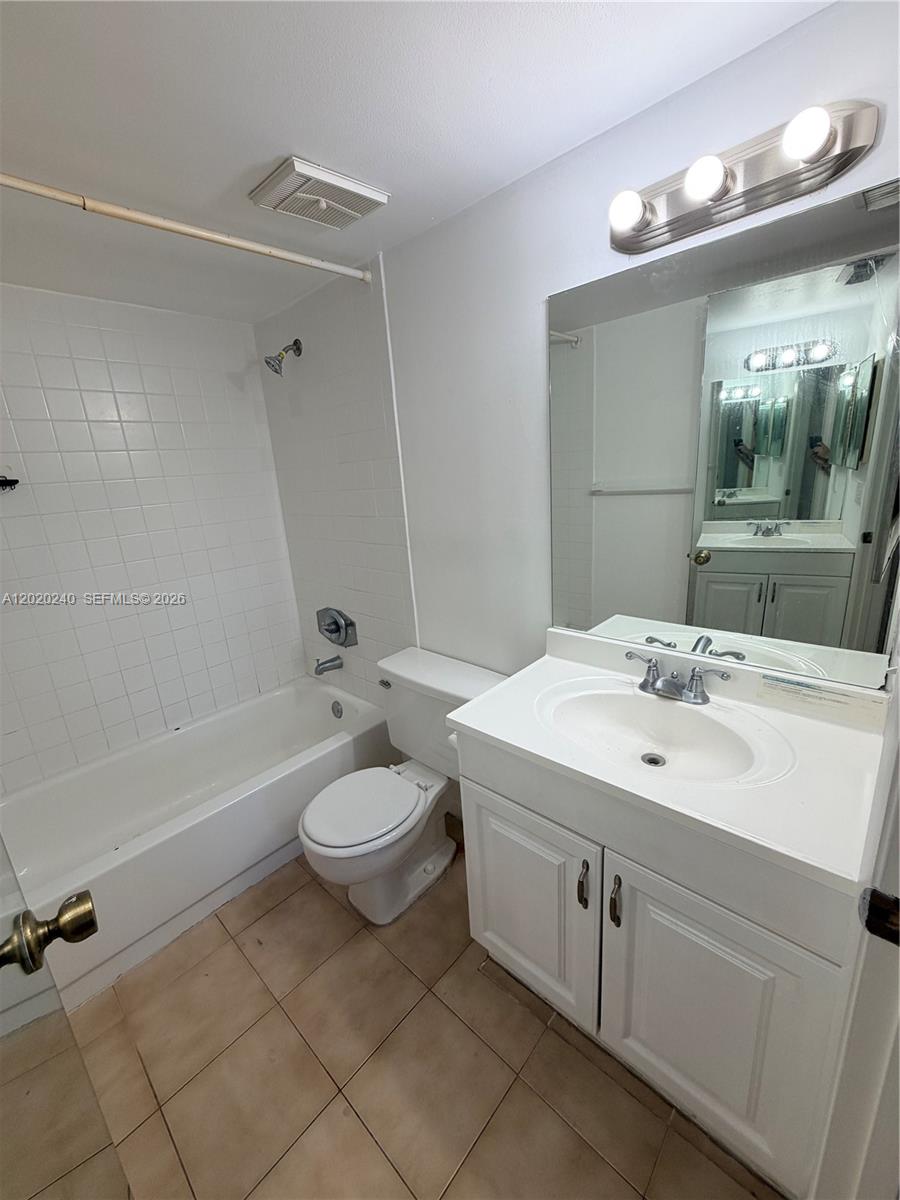 TIVOLI TRACE CONDO NO 5 - Residential
