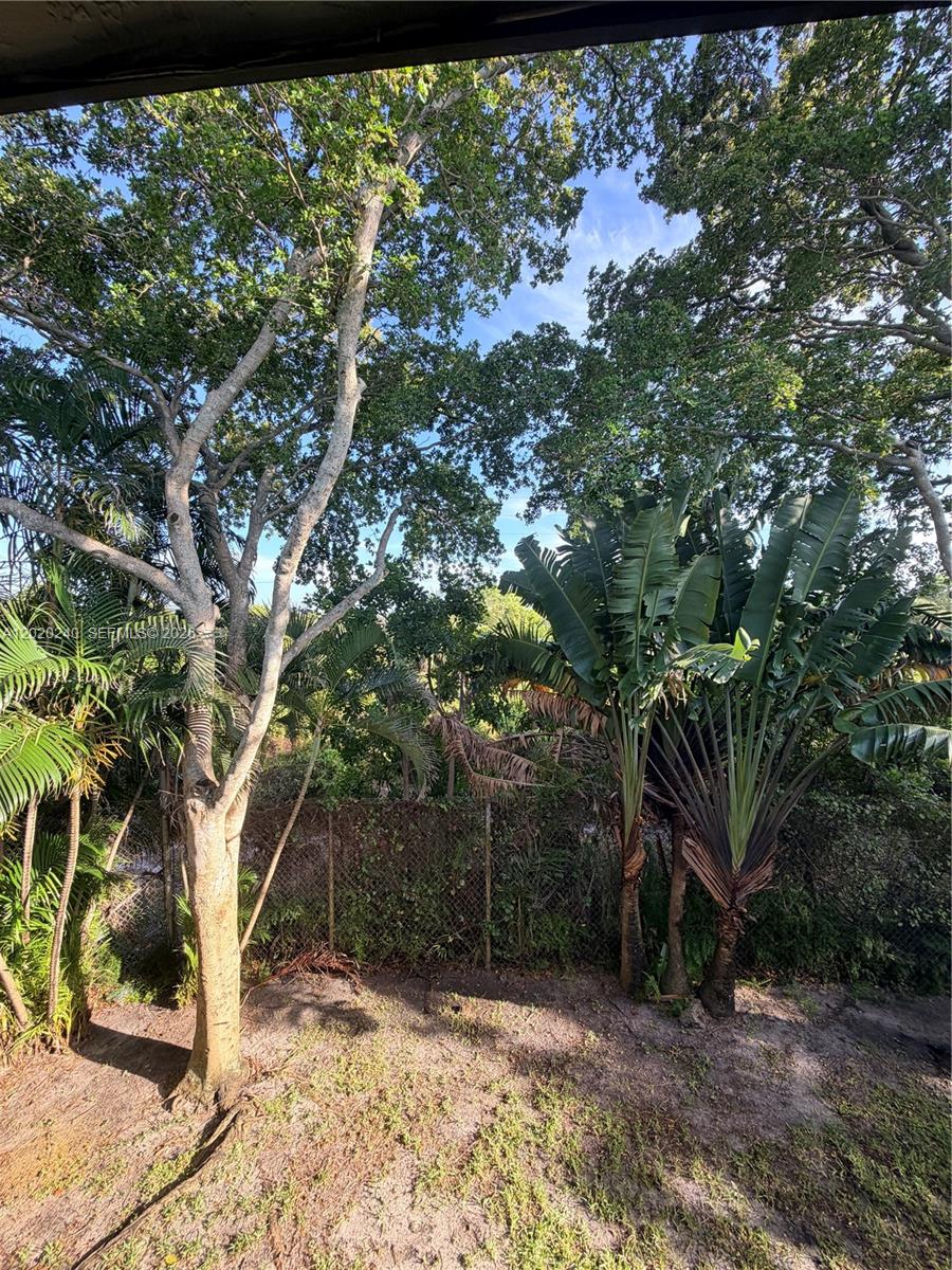 TIVOLI TRACE CONDO NO 5 - Residential