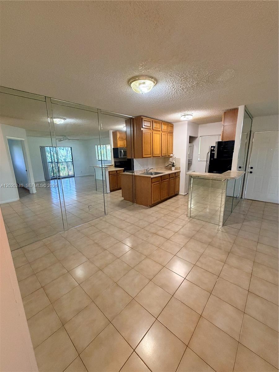 TIVOLI TRACE CONDO NO 5 - Residential