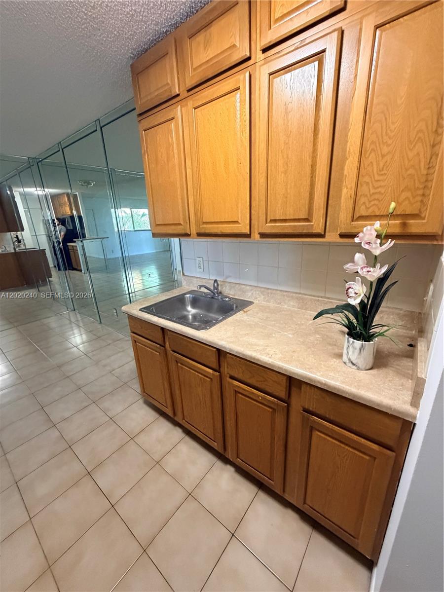 TIVOLI TRACE CONDO NO 5 - Residential