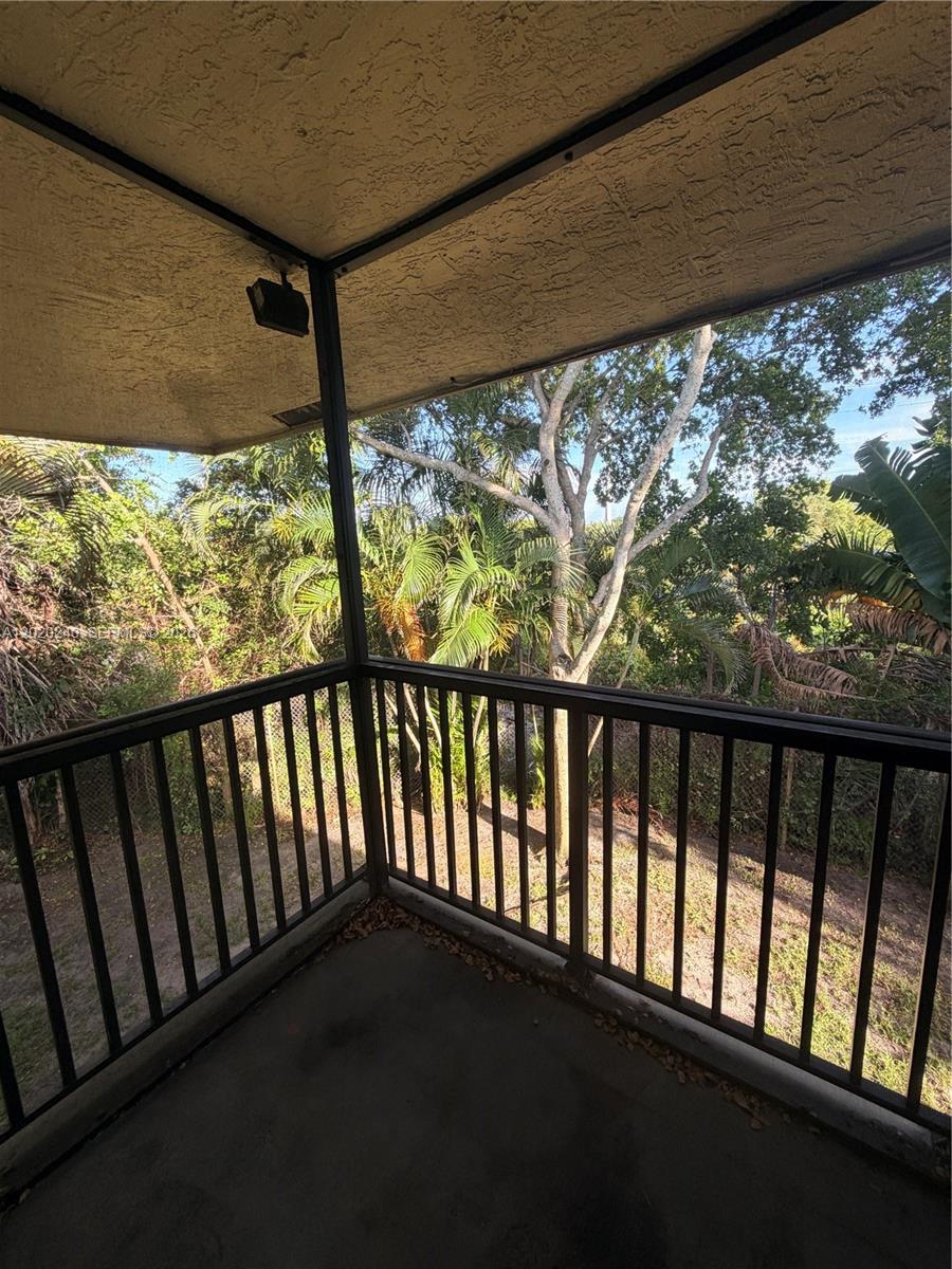 TIVOLI TRACE CONDO NO 5 - Residential