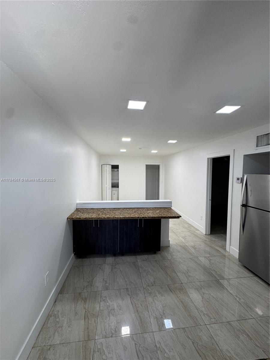 3413 Nw 9th Ct A, Miami, Broward County, Florida - 2 Bedrooms  
1 Bathrooms - 